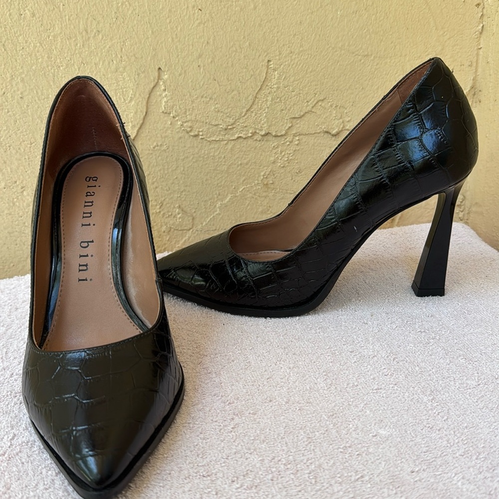 Gianni Bini Truby Black Leather High Heel Faux Croc Shoes/Pumps Size 6M